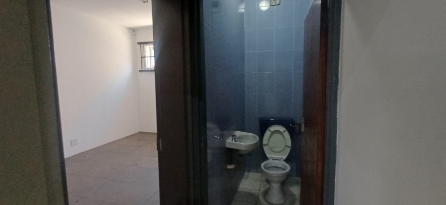 To Let commercial Property for Rent in Klipkop Western Cape